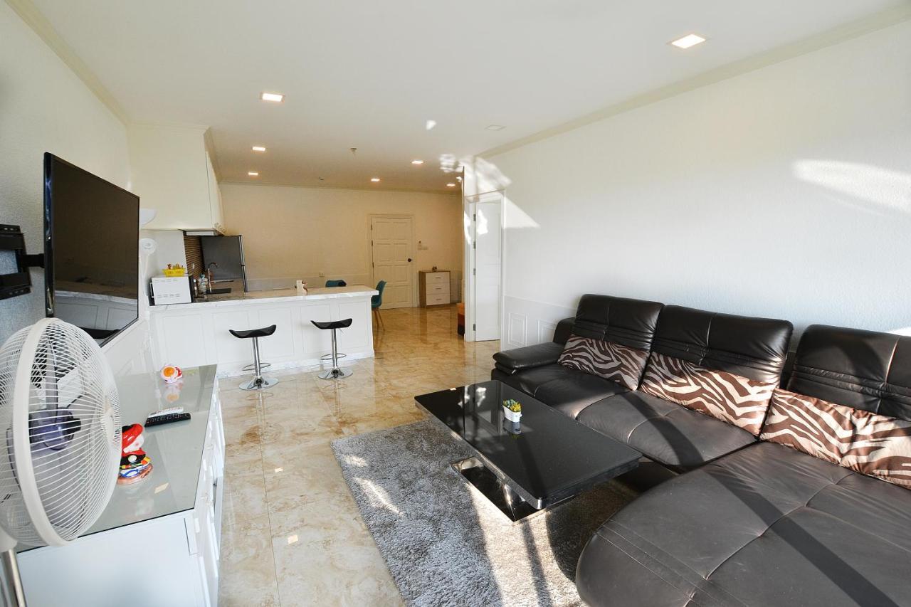 View Talay 6 By Cando Apartemen